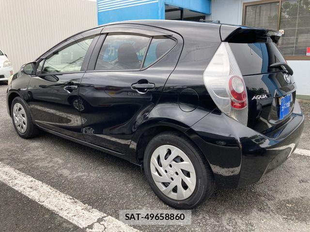 Toyota AQUA 2013-09 8827833-2