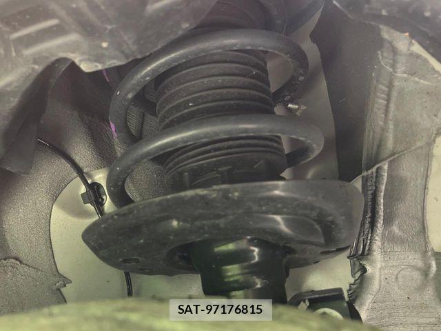 Toyota AQUA 2025-03 8827778-19