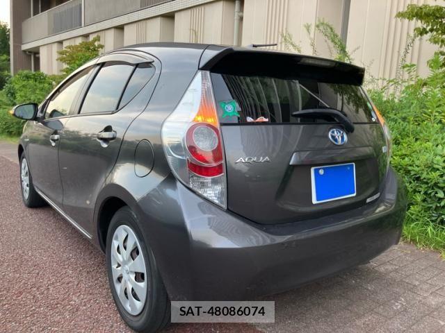 Toyota AQUA 2013-07 8827837-9