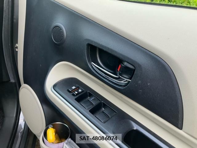 Toyota AQUA 2013-07 8827837-12