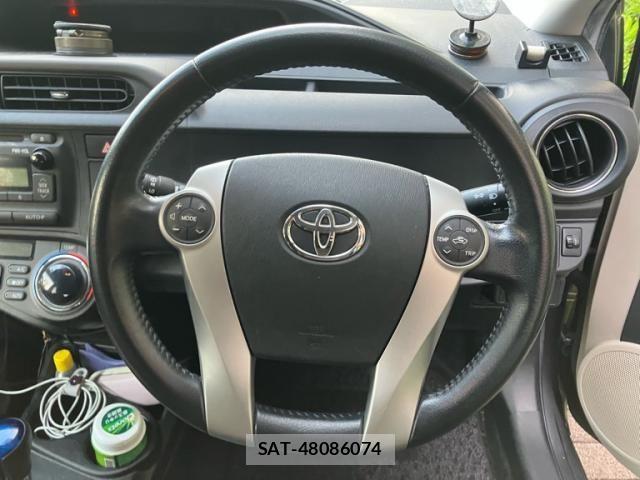 Toyota AQUA 2013-07 8827837-14