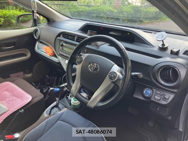 Toyota AQUA 2013-07 8827837-15