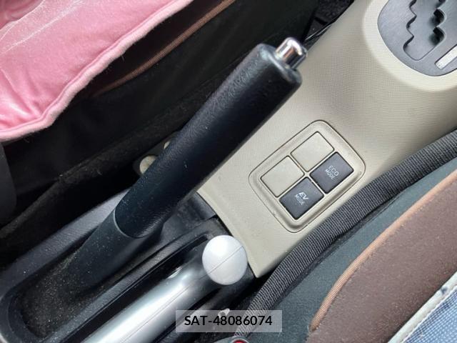Toyota AQUA 2013-07 8827837-21