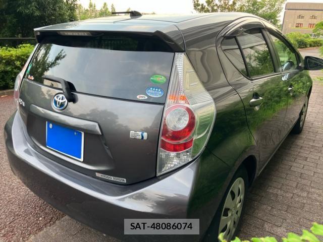Toyota AQUA 2013-07 8827837-8