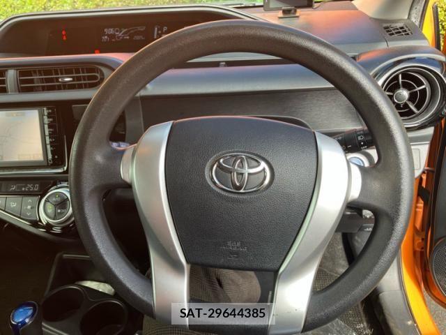 Toyota AQUA 2015-02 8827861-17