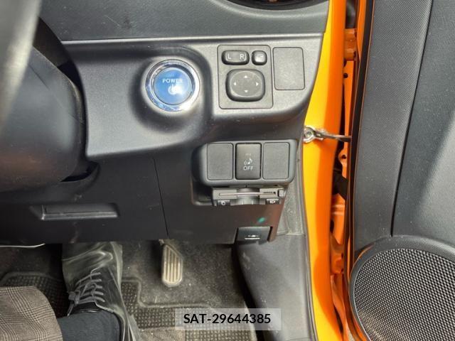 Toyota AQUA 2015-02 8827861-18