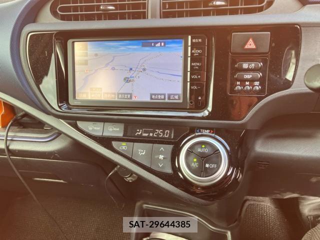 Toyota AQUA 2015-02 8827861-21