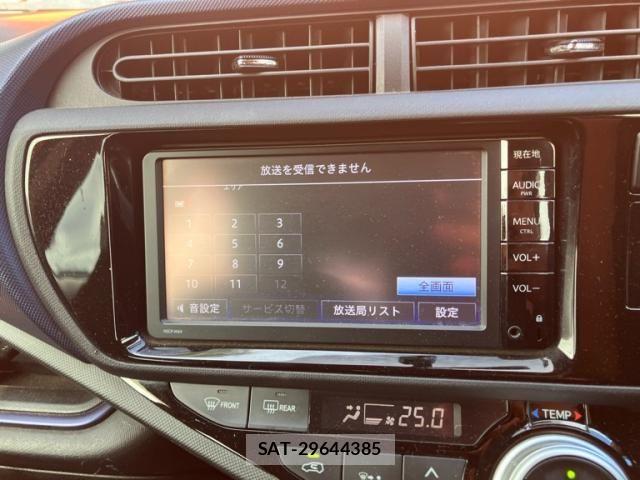 Toyota AQUA 2015-02 8827861-23