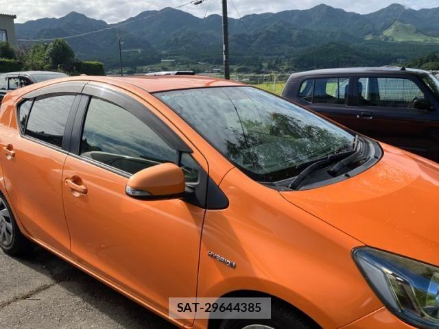 Toyota AQUA 2015-02 8827861-2