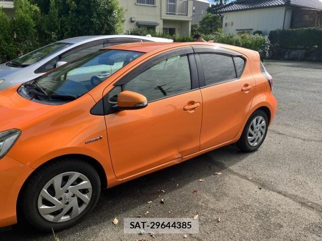 Toyota AQUA 2015-02 8827861-3