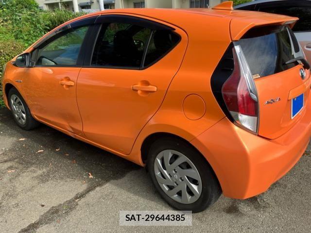 Toyota AQUA 2015-02 8827861-4