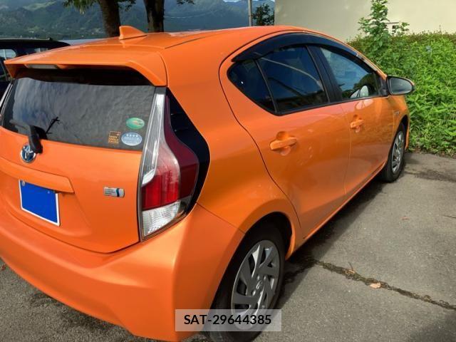 Toyota AQUA 2015-02 8827861-5
