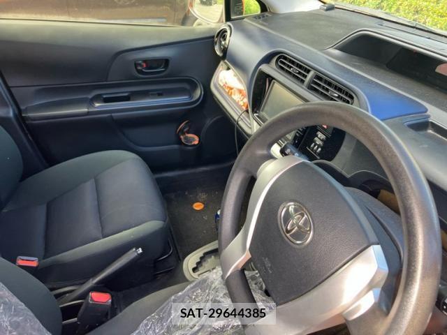 Toyota AQUA 2015-02 8827861-6