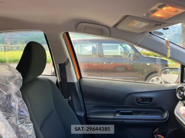Toyota AQUA 2015-02 8827861-8