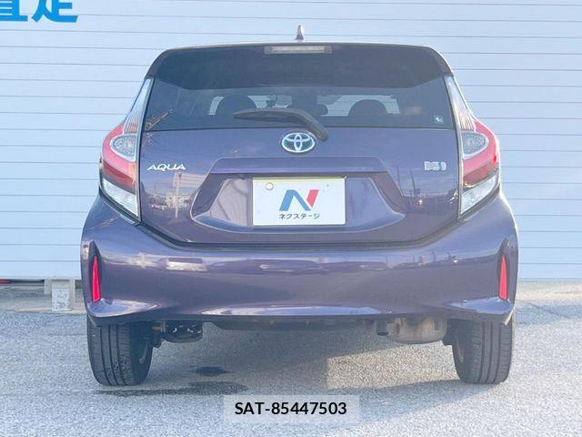 Toyota AQUA 2017-07 8827801-15