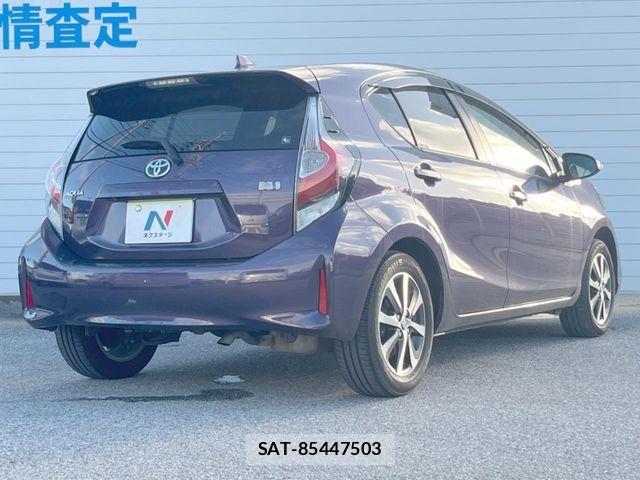 Toyota AQUA 2017-07 8827801-17