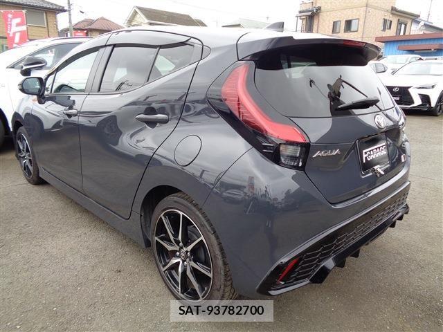 Toyota AQUA 2025-03 8827777-5