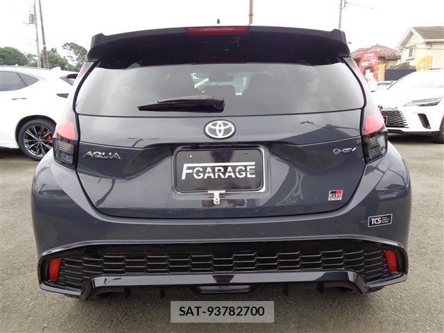 Toyota AQUA 2025-03 8827777-6