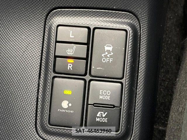 Toyota AQUA 2019-07 8827793-6