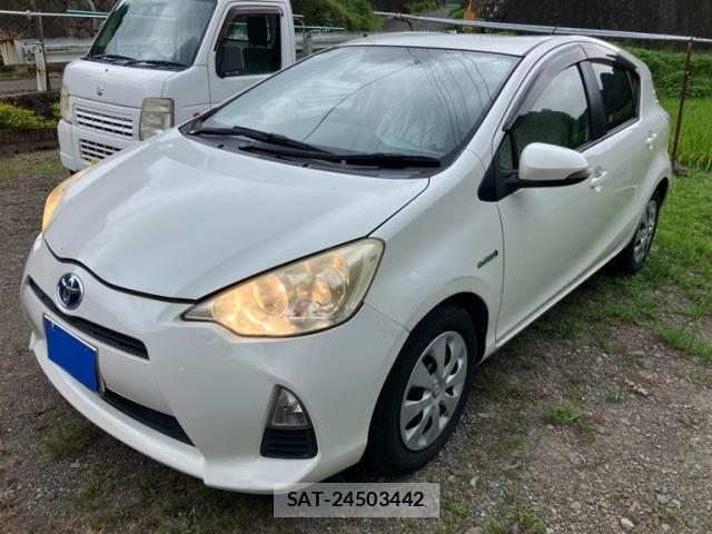 Toyota AQUA 2013-09 8827847-0