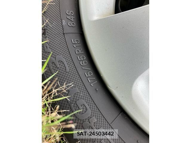 Toyota AQUA 2013-09 8827847-9