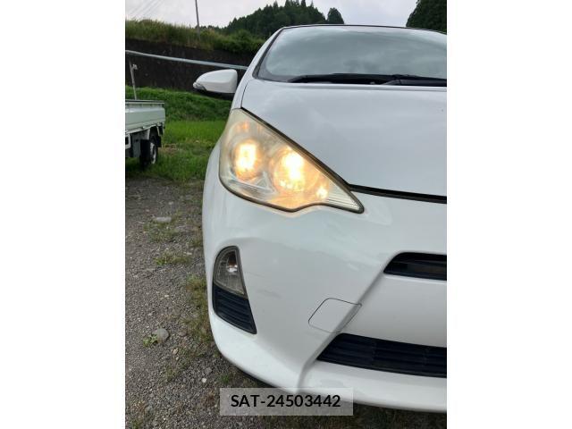 Toyota AQUA 2013-09 8827847-10