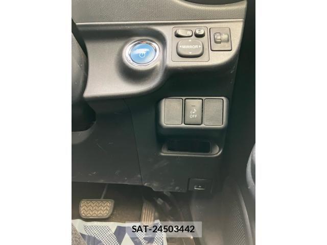 Toyota AQUA 2013-09 8827847-15