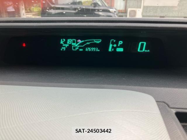 Toyota AQUA 2013-09 8827847-17