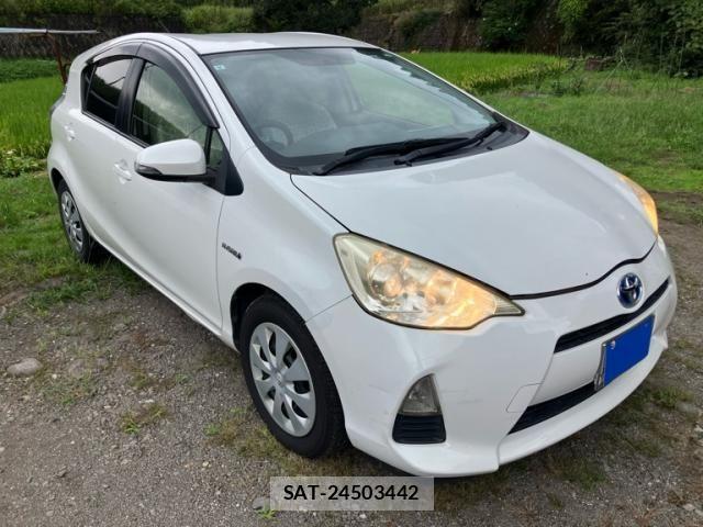 Toyota AQUA 2013-09 8827847-1