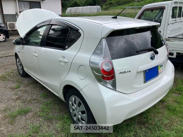Toyota AQUA 2013-09 8827847-3