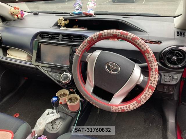 Toyota AQUA 2015-12 8827850-11