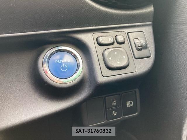 Toyota AQUA 2015-12 8827850-16