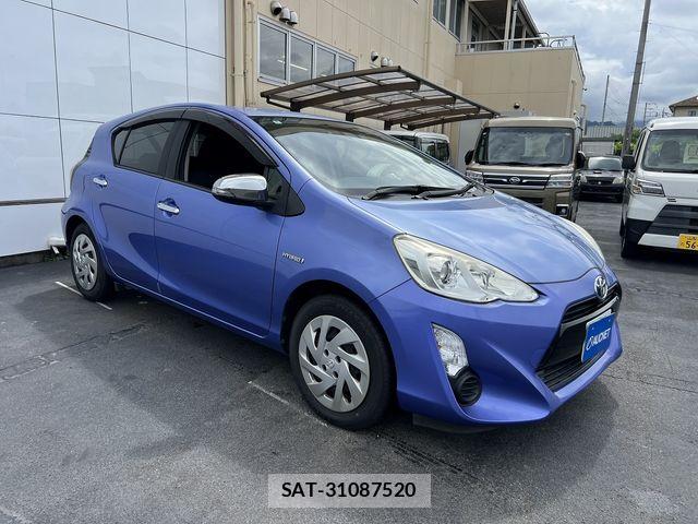 Toyota AQUA 2016-09 8827804-2