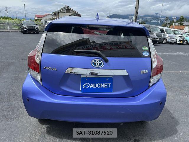 Toyota AQUA 2016-09 8827804-4