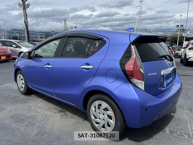 Toyota AQUA 2016-09 8827804-5