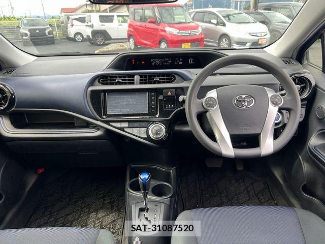 Toyota AQUA 2016-09 8827804-6
