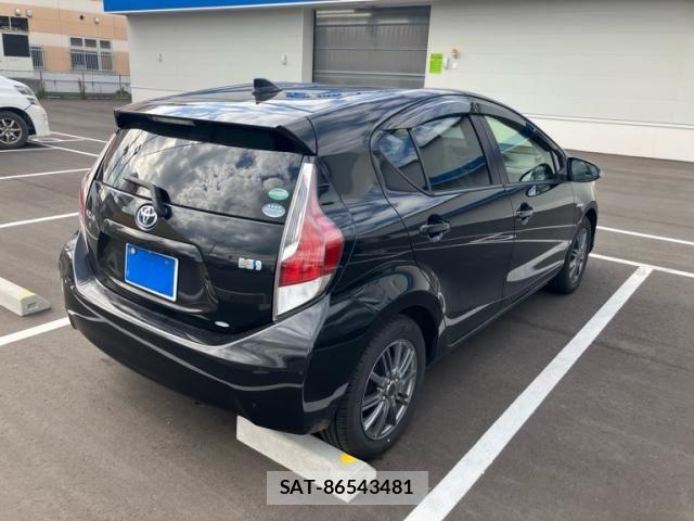 Toyota AQUA 2016-04 8827849-4