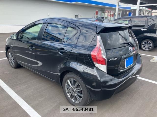 Toyota AQUA 2016-04 8827849-5