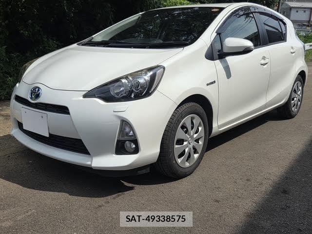 Toyota AQUA 2014-11 8827814-0