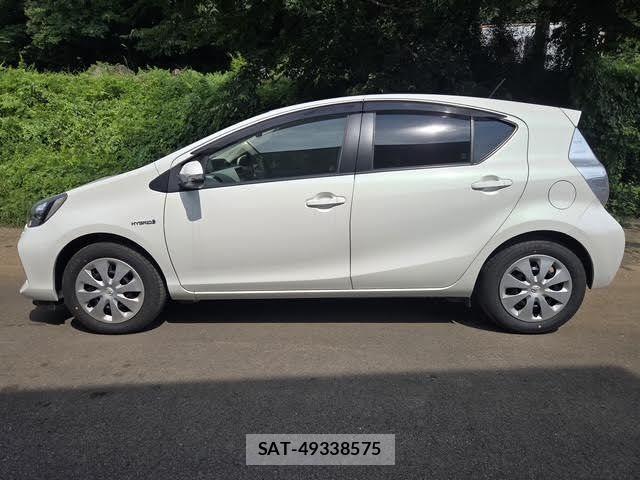 Toyota AQUA 2014-11 8827814-10