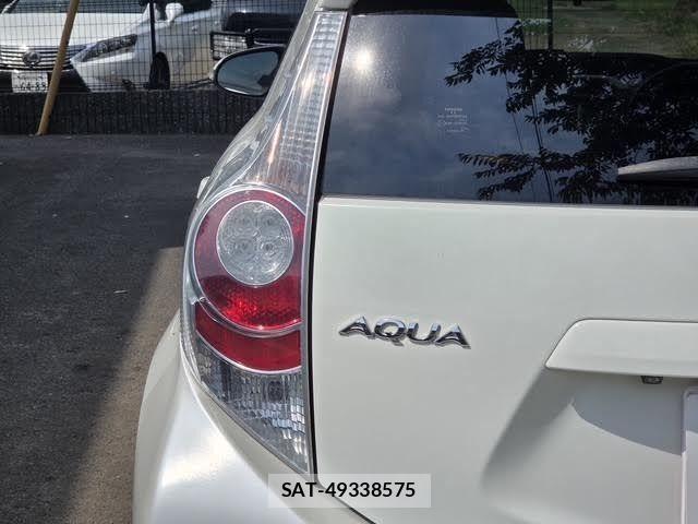 Toyota AQUA 2014-11 8827814-13