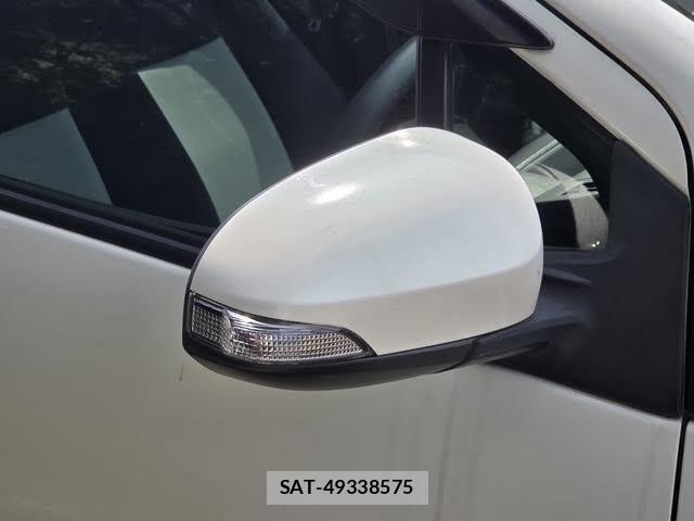 Toyota AQUA 2014-11 8827814-15