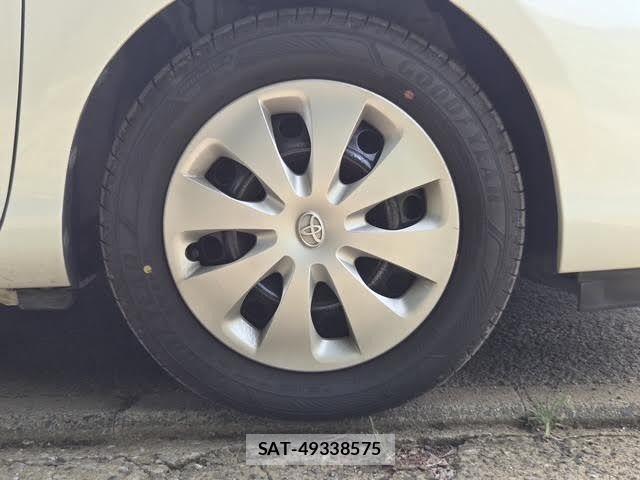 Toyota AQUA 2014-11 8827814-17