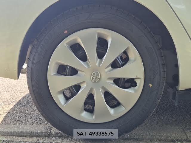 Toyota AQUA 2014-11 8827814-18