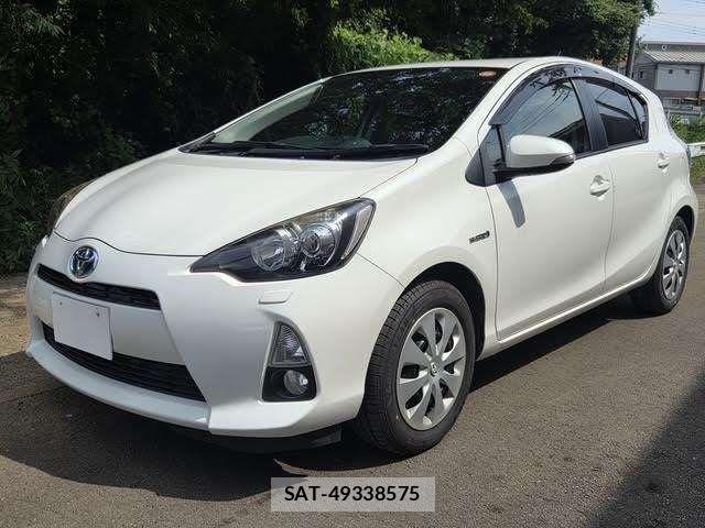 Toyota AQUA 2014-11 8827814-4