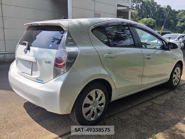Toyota AQUA 2014-11 8827814-8