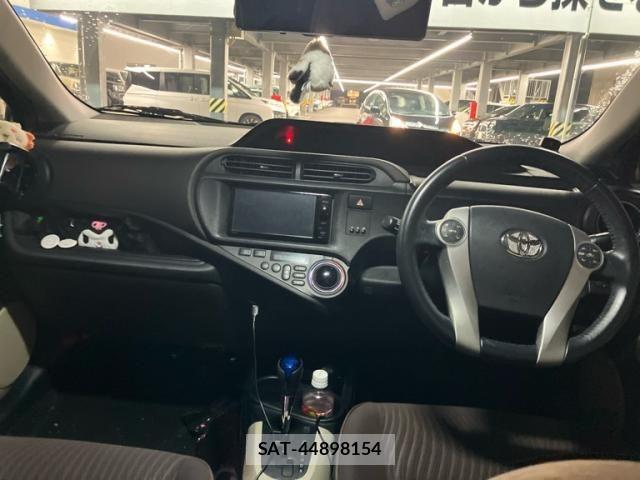 Toyota AQUA 2012-05 8827835-15