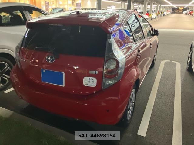 Toyota AQUA 2012-05 8827835-2