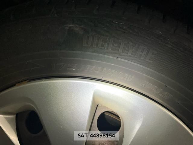 Toyota AQUA 2012-05 8827835-6
