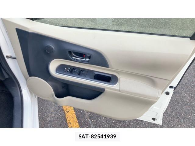 Toyota AQUA 2014-08 8827846-11